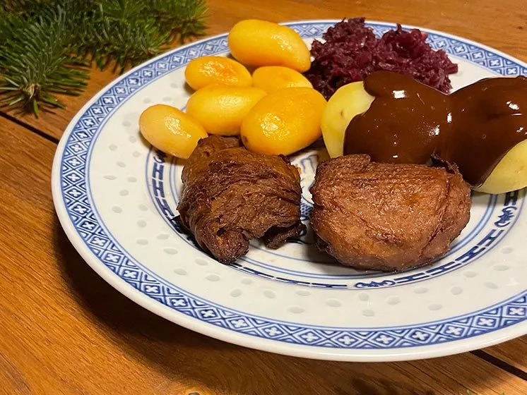 Mock duck: vegansk alternativ til den klassiske juleand – serveret med det hele!