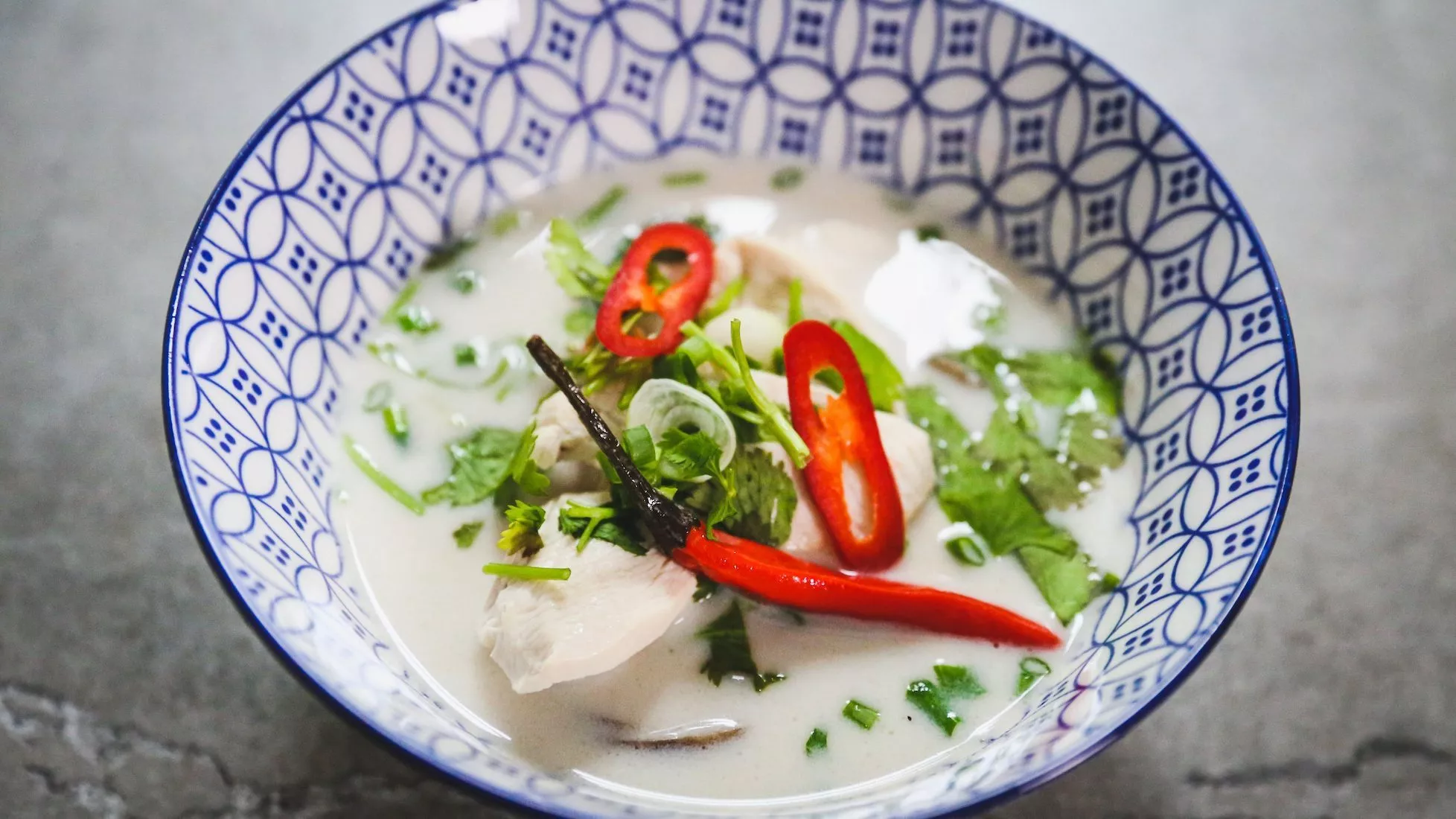 Tom Kha Gai – thaisuppe med kylling og kokosmælk