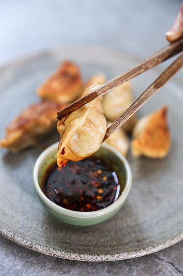 pot stickers kinesiske stegte dumplings opskrift