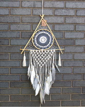 Stor drømmefanger i macramé | Pyramide hvid/grå