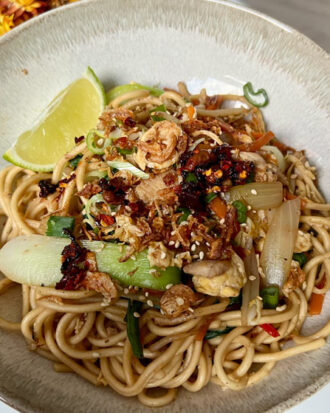 Stegte nudler med kylling startkit – nem asiatisk wokret hjemme