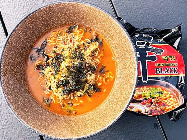 nongshim shin black